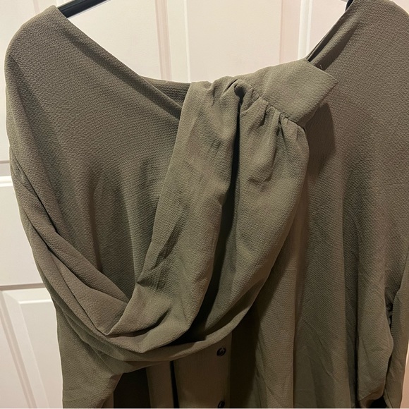 BooHoo dark green flowing blouse - Picture 3 of 7